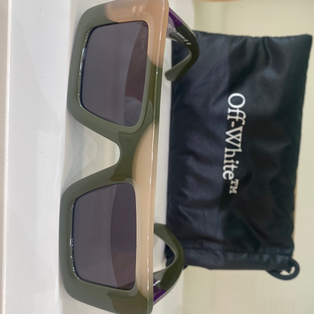 Off White Seattle Collection made in Italy.unisex brand new  box & certificate